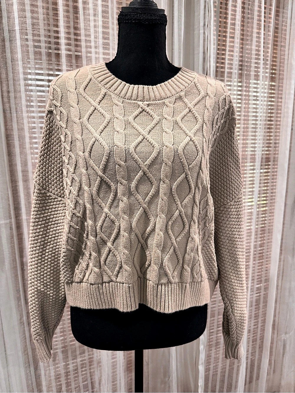 Hollister Cable Knit Sweater in Beige Large Like New